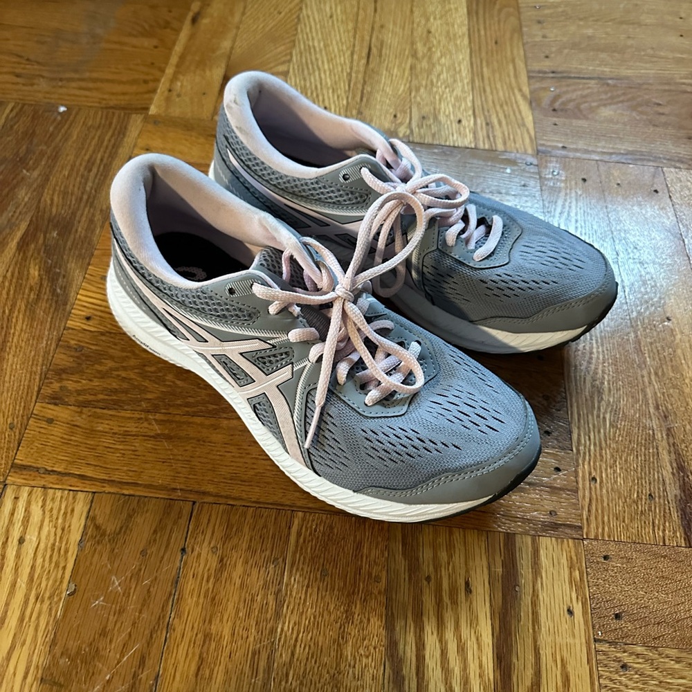 Asics Women's Gray Running Shoes size 8